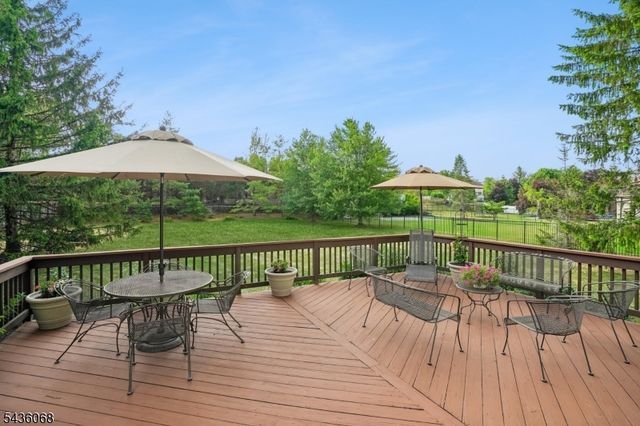 62 Blue Grass Blvd, Branchburg Twp., NJ 08876