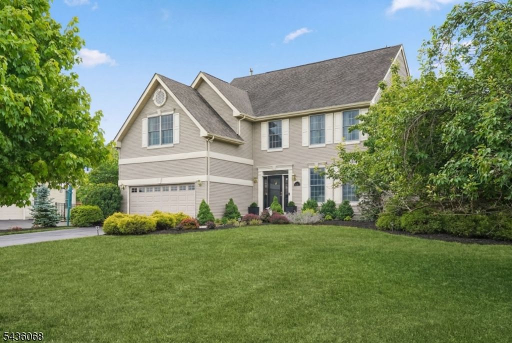 62 Blue Grass Blvd, Branchburg Twp., NJ 08876