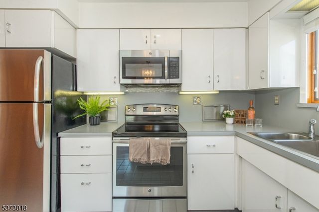 21 Westminster Pl, Garfield City, NJ 07026