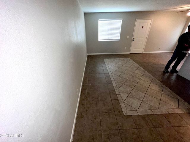 4717 E BELLEVIEW Street, Phoenix, AZ 85008