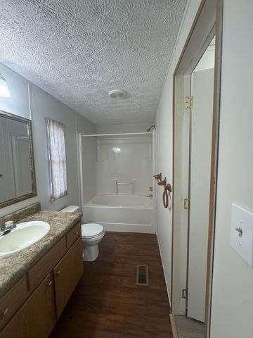432 Andrews Ave, Hartsville, TN 37074
