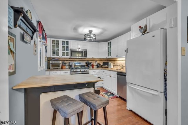 29 Cambridge, Oxford Twp., NJ 07863