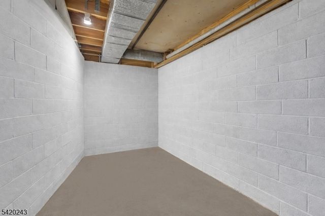 29 Cambridge, Oxford Twp., NJ 07863