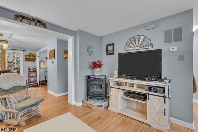 29 Cambridge, Oxford Twp., NJ 07863