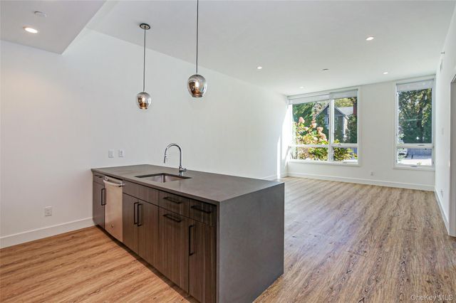 39 Washington Avenue 202, Pleasantville, NY 10570