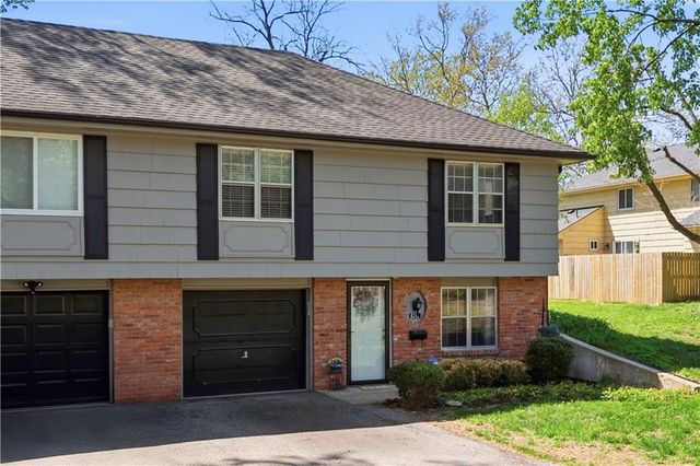 8314 MACKEY Street, Overland Park, KS 66212