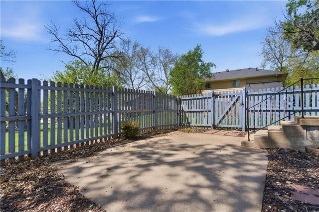 8314 MACKEY Street, Overland Park, KS 66212