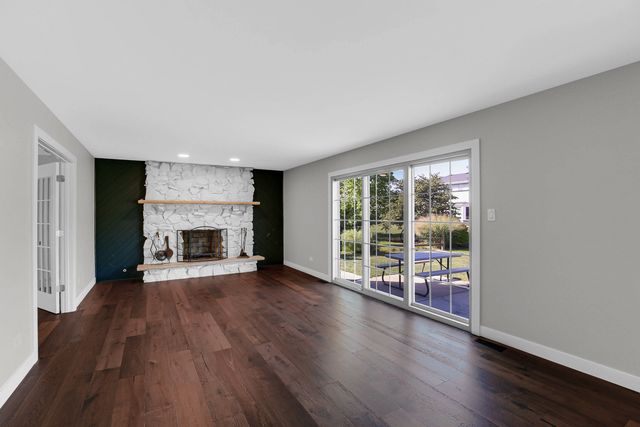 15636 Chapel Hill Road, Orland Park, IL 60462