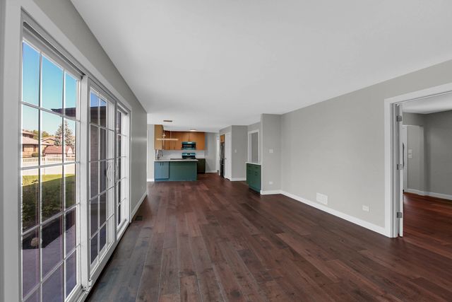 15636 Chapel Hill Road, Orland Park, IL 60462