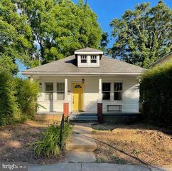 426 HUNTER STREET, Fredericksburg, VA 22401