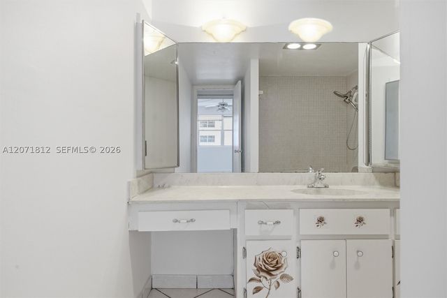 111 Golden Isles Dr G12, Hallandale Beach, FL 33009