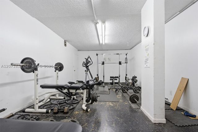 111 Golden Isles Dr G12, Hallandale Beach, FL 33009