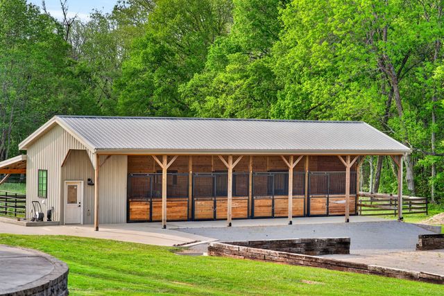 480 Mobley Rd, Clarksville, TN 37043