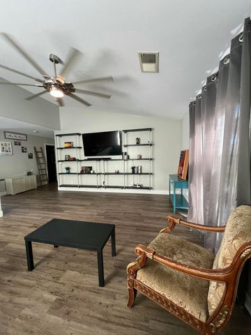 4333 E Vista Avenue, Visalia, CA 93292