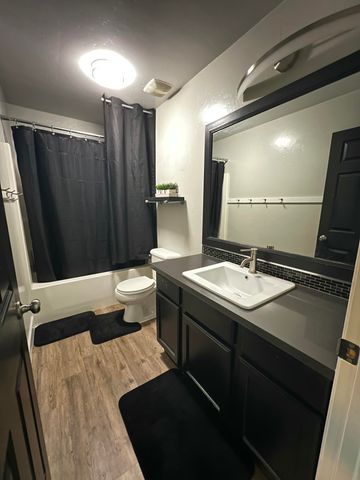 4333 E Vista Avenue, Visalia, CA 93292