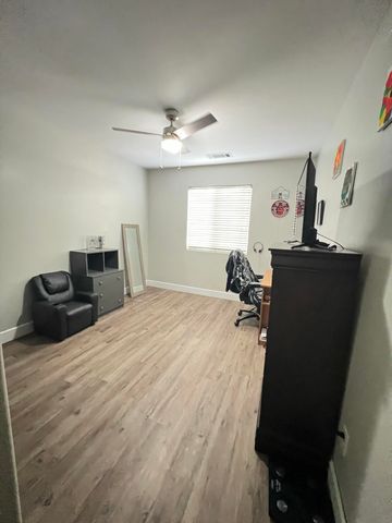 4333 E Vista Avenue, Visalia, CA 93292