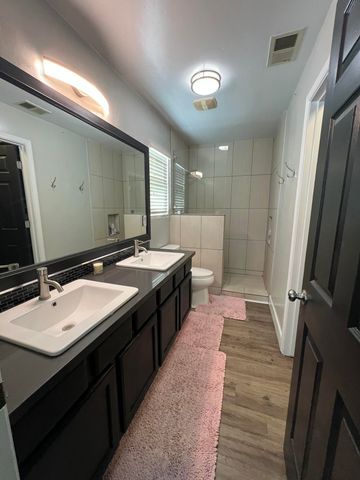 4333 E Vista Avenue, Visalia, CA 93292