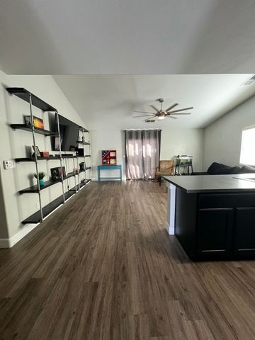 4333 E Vista Avenue, Visalia, CA 93292