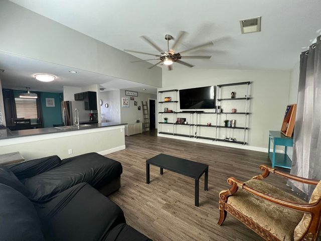 4333 E Vista Avenue, Visalia, CA 93292