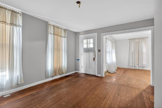 611 Oakhill Avenue, Jackson, MI 49201