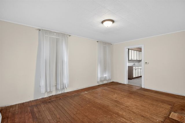 611 Oakhill Avenue, Jackson, MI 49201