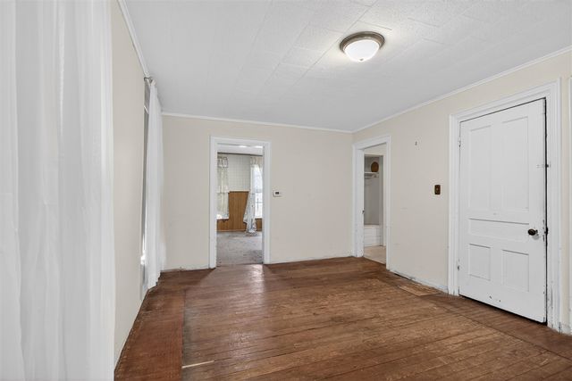 611 Oakhill Avenue, Jackson, MI 49201