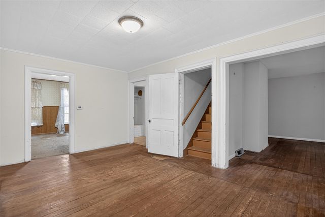 611 Oakhill Avenue, Jackson, MI 49201