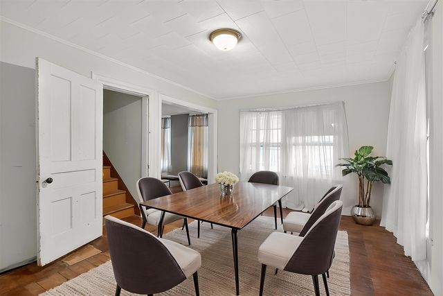 611 Oakhill Avenue, Jackson, MI 49201