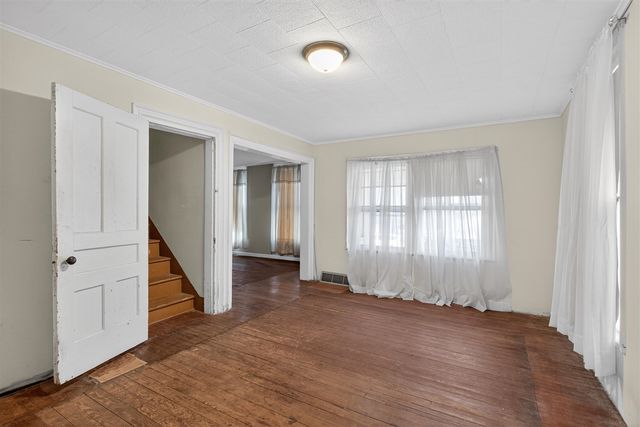 611 Oakhill Avenue, Jackson, MI 49201