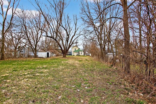 611 Oakhill Avenue, Jackson, MI 49201