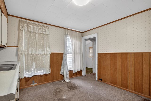 611 Oakhill Avenue, Jackson, MI 49201