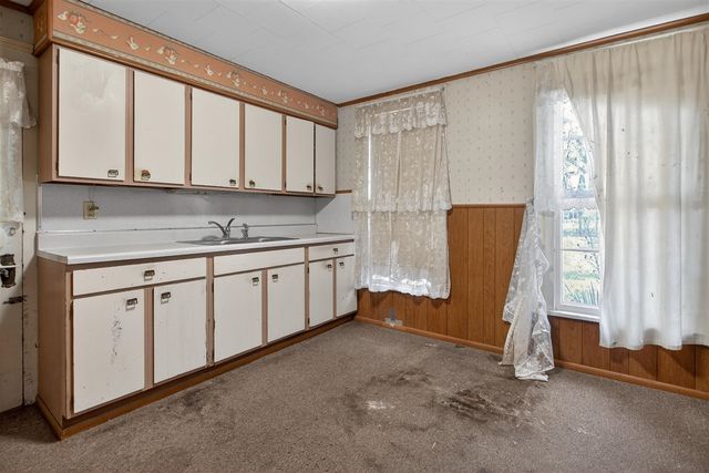 611 Oakhill Avenue, Jackson, MI 49201