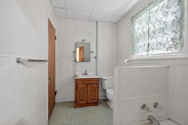 611 Oakhill Avenue, Jackson, MI 49201