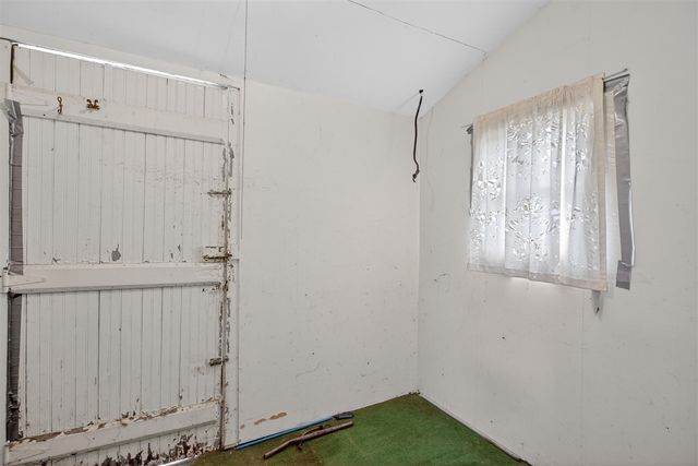 611 Oakhill Avenue, Jackson, MI 49201