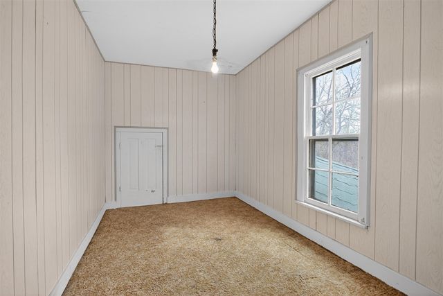 611 Oakhill Avenue, Jackson, MI 49201