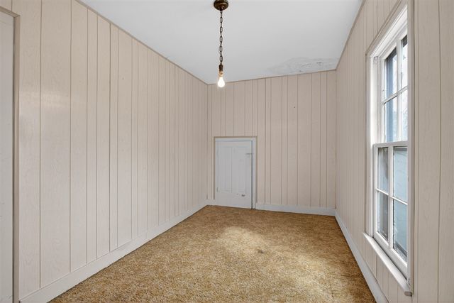 611 Oakhill Avenue, Jackson, MI 49201