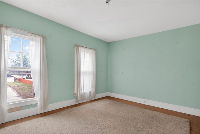 611 Oakhill Avenue, Jackson, MI 49201