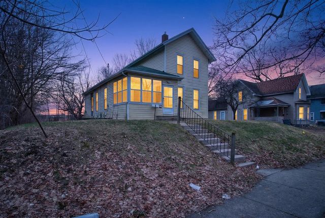 611 Oakhill Avenue, Jackson, MI 49201