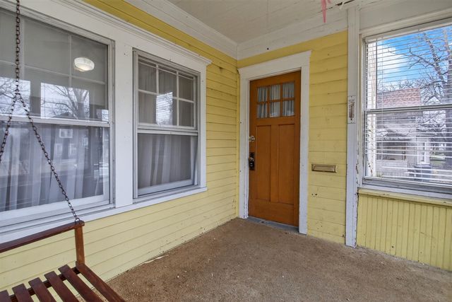 611 Oakhill Avenue, Jackson, MI 49201