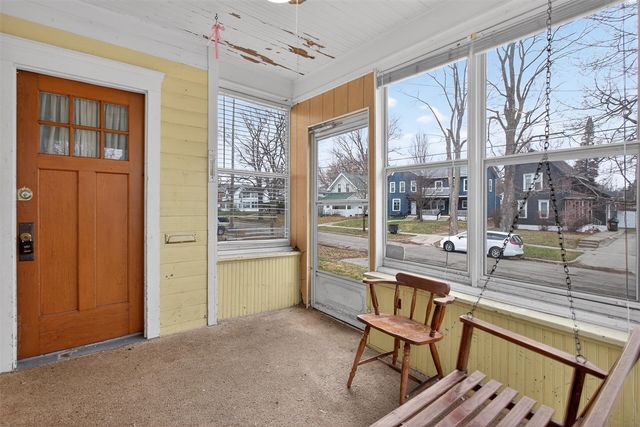 611 Oakhill Avenue, Jackson, MI 49201