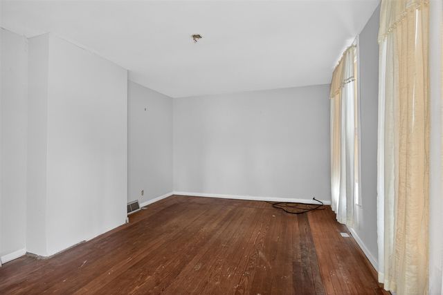 611 Oakhill Avenue, Jackson, MI 49201