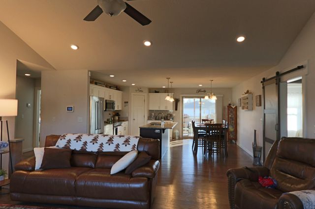 886 E Melton Road, Ozark, MO 65721