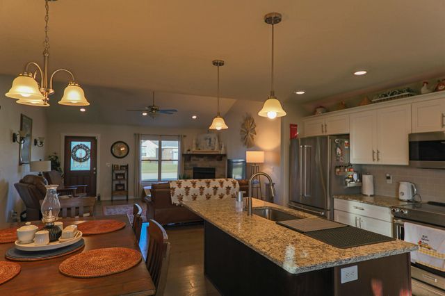 886 E Melton Road, Ozark, MO 65721