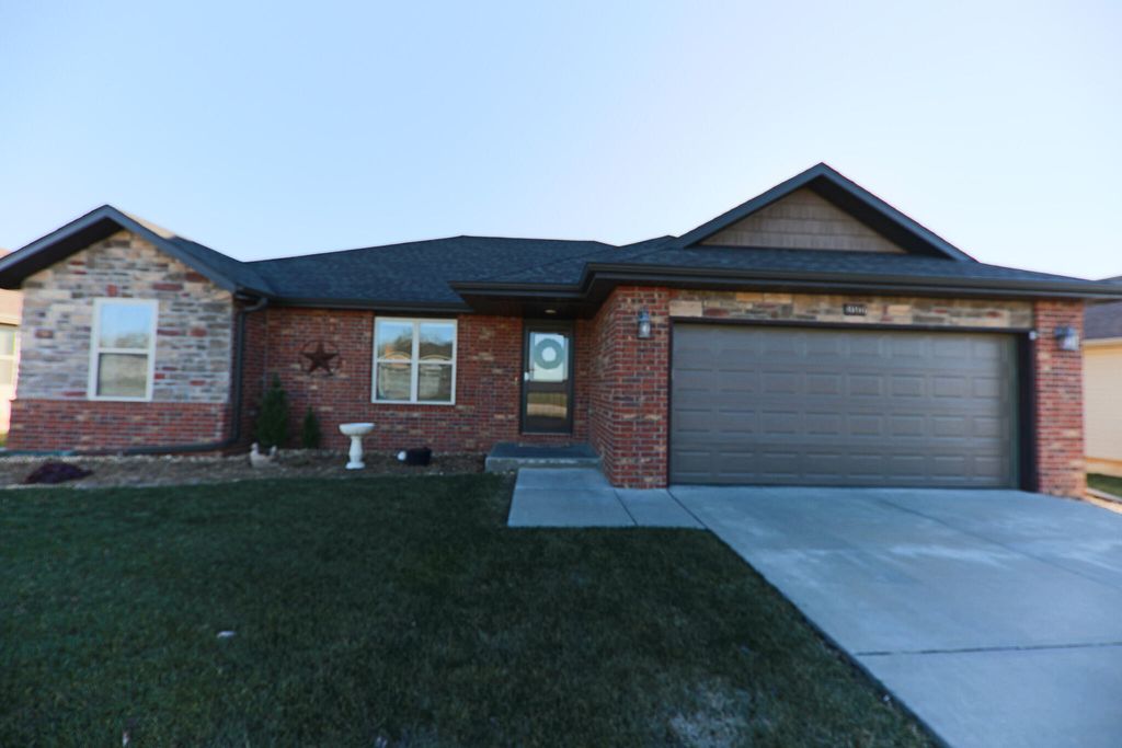 886 E Melton Road, Ozark, MO 65721