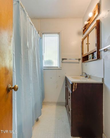 1000 Tranbarger Drive, Kingsport, TN 37660