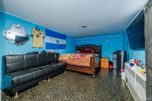 21 Oak Avenue, Inwood, NY 11096