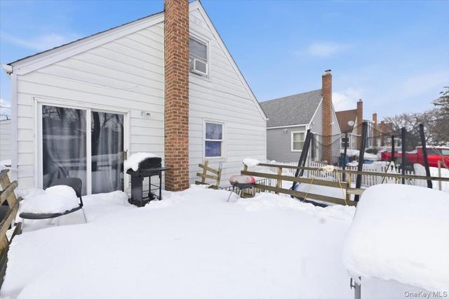 21 Oak Avenue, Inwood, NY 11096