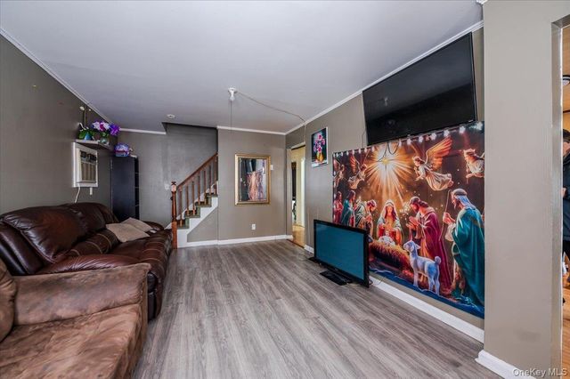 21 Oak Avenue, Inwood, NY 11096