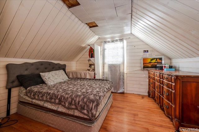 21 Oak Avenue, Inwood, NY 11096