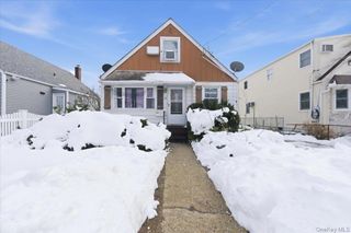 21 Oak Avenue, Inwood, NY 11096